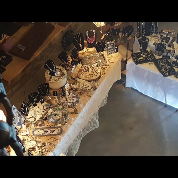 Meet your Posher, Robin - Picture 2 of 8